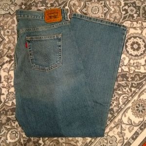 Labeled 2 Levi's 514 slim straight, more like 569